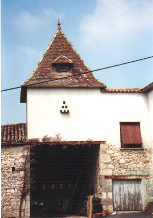 Pigeonnier porche- Mfn chemin Balaye- 1996.jpg (30839 octets)