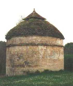Pigeonnier rond- Montauriol2- 1993.jpg (11013 octets)